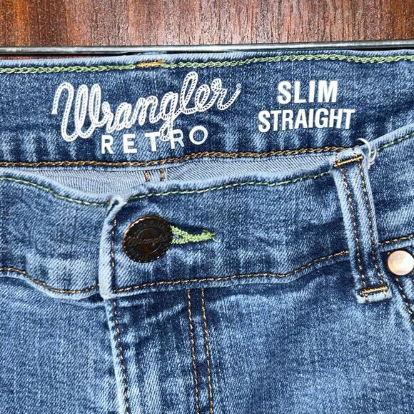 Wrangler Men's 36x32 Retro Slim Straight 'Applewood' jeans in a medium wash - Picture 5 of 8